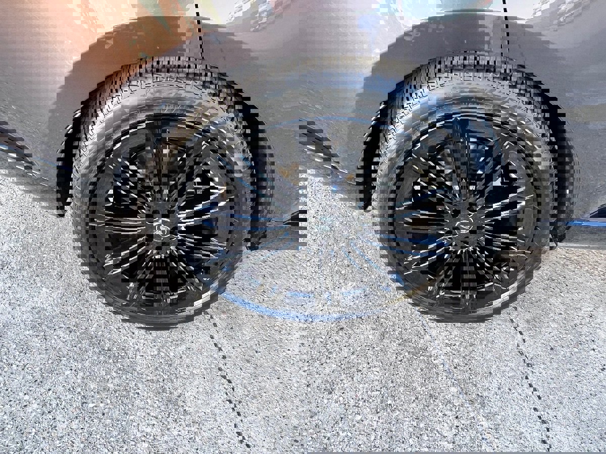 Used 2025 Land Rover Range Rover Long Wheelbase Autobiography image 13