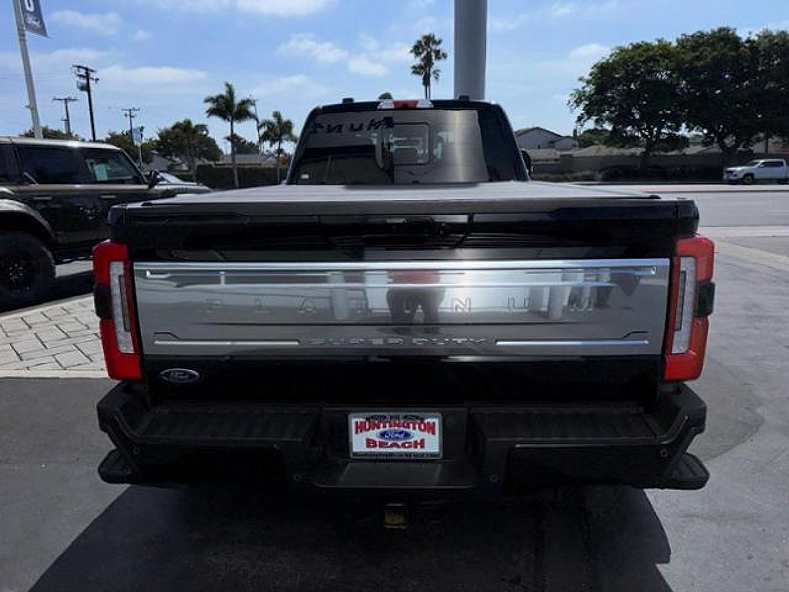 Used 2025 Ford F350 Platinum w/ Platinum Plus Package AWD/4WD image 9