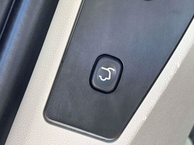 Used 2016 Dodge Grand Caravan SXT FWD image 38