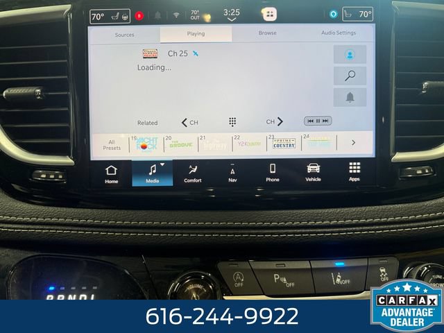 Used 2023 Chrysler Pacifica Limited AWD/4WD image 5