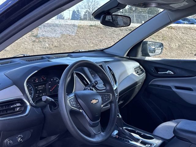 Used 2020 Chevrolet Equinox LS w/ LS Convenience Package image 2