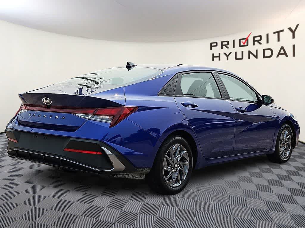 Used 2024 Hyundai Elantra SEL FWD image 4