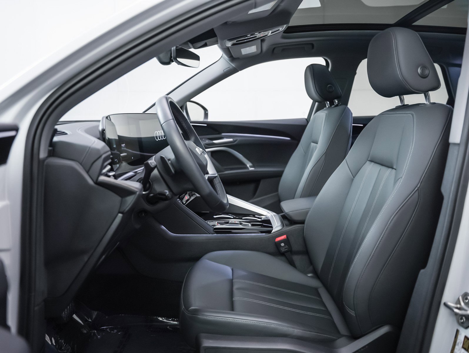 Certified 2025 Audi Q5 Premium w/ Convenience Package image 8