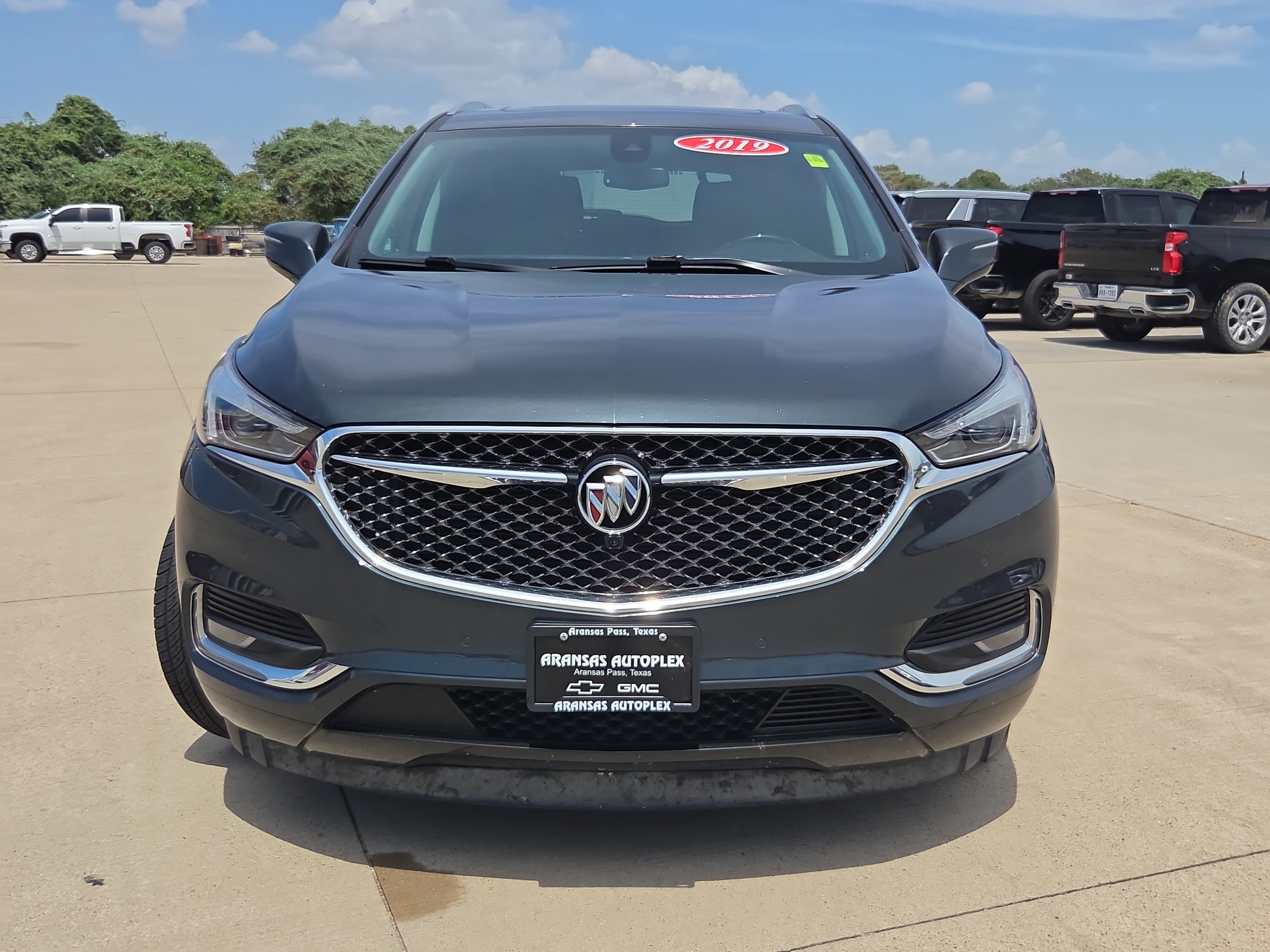 Used 2019 Buick Enclave Avenir w/ Avenir Technology Package FWD image 2