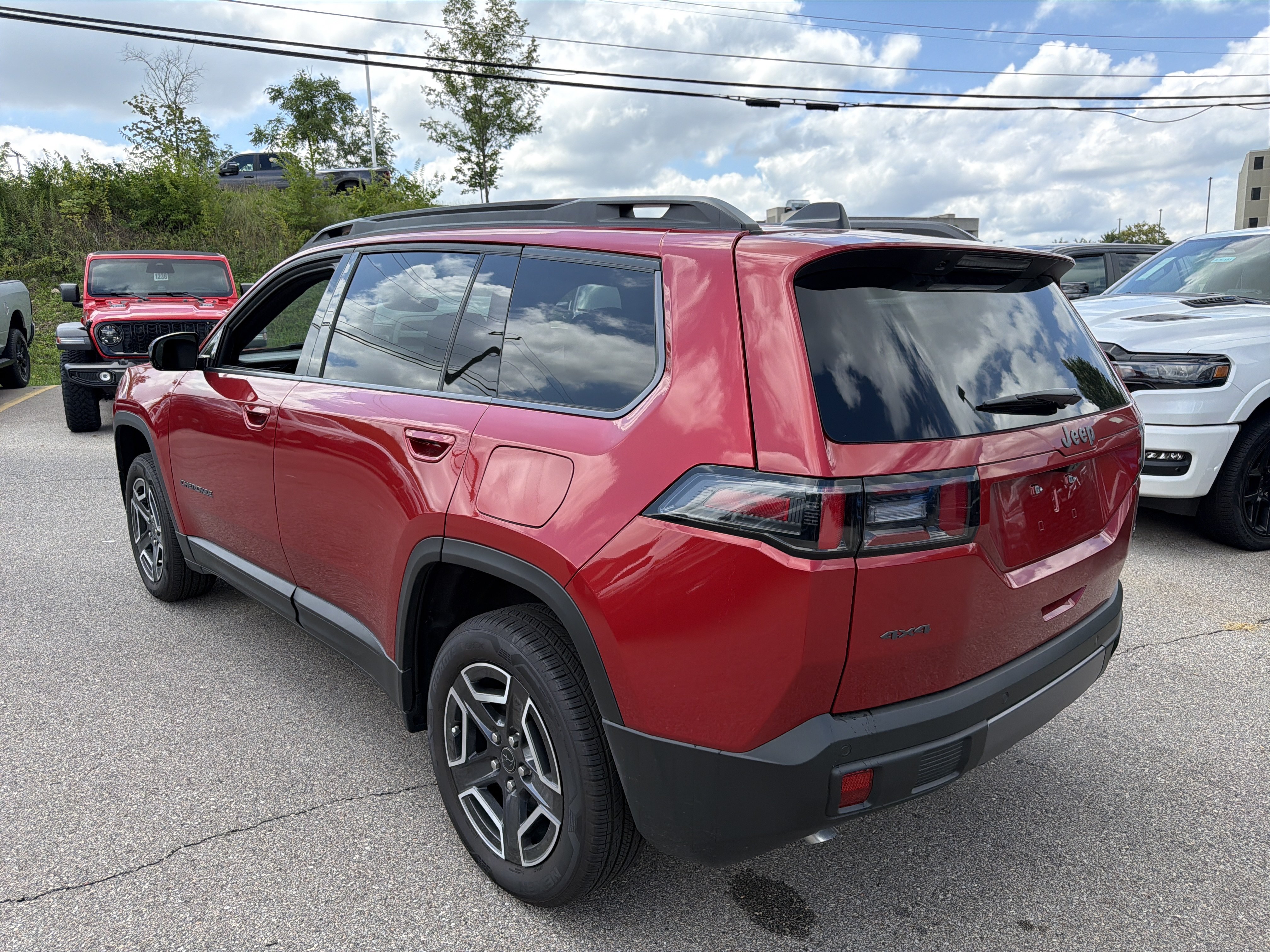 Used 2026 Jeep Cherokee Limited AWD/4WD image 7