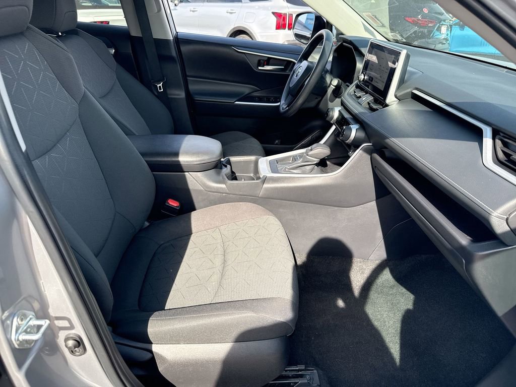 Used 2024 Toyota RAV4 XLE FWD image 28