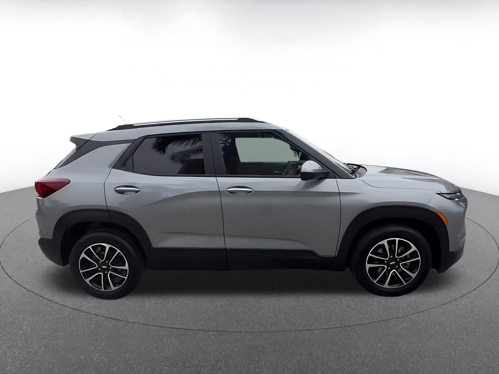 Used 2025 Chevrolet TrailBlazer LT FWD image 16