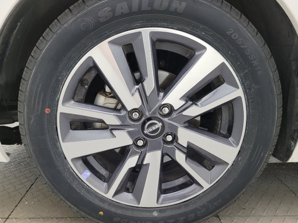 Used 2024 Nissan Versa SV FWD image 31