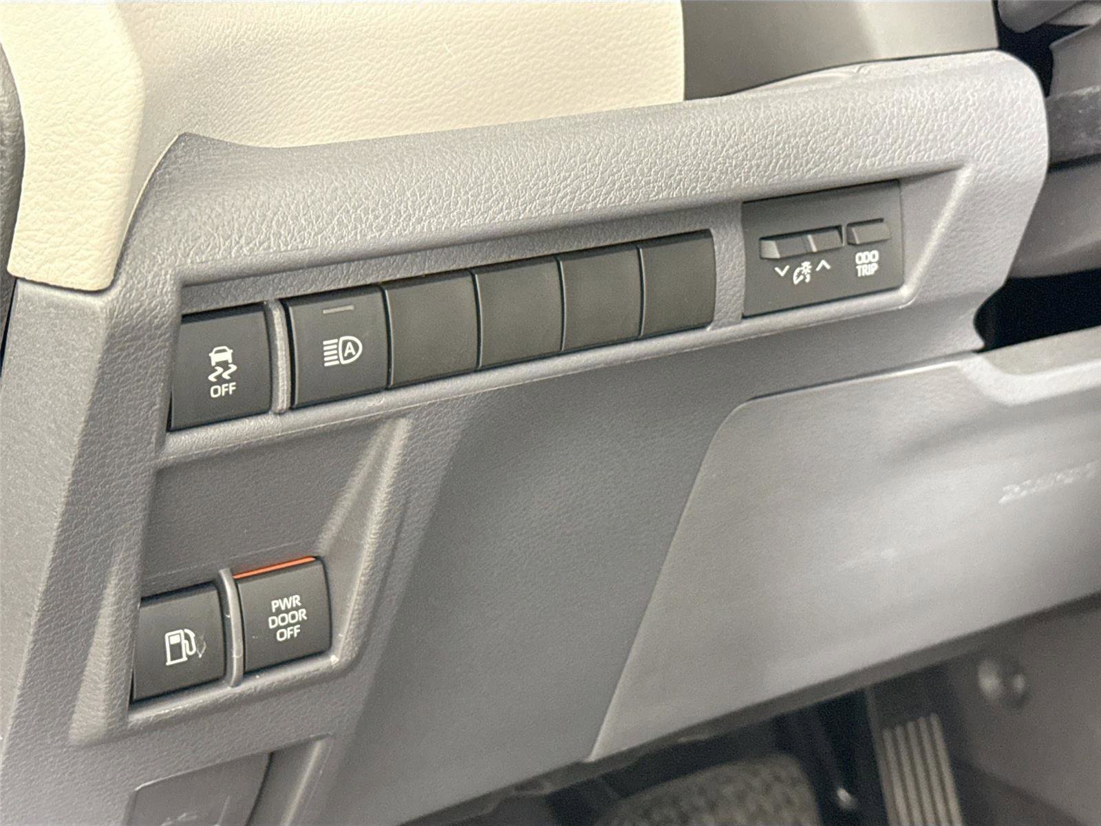 Certified 2023 Toyota Sienna XLE image 14