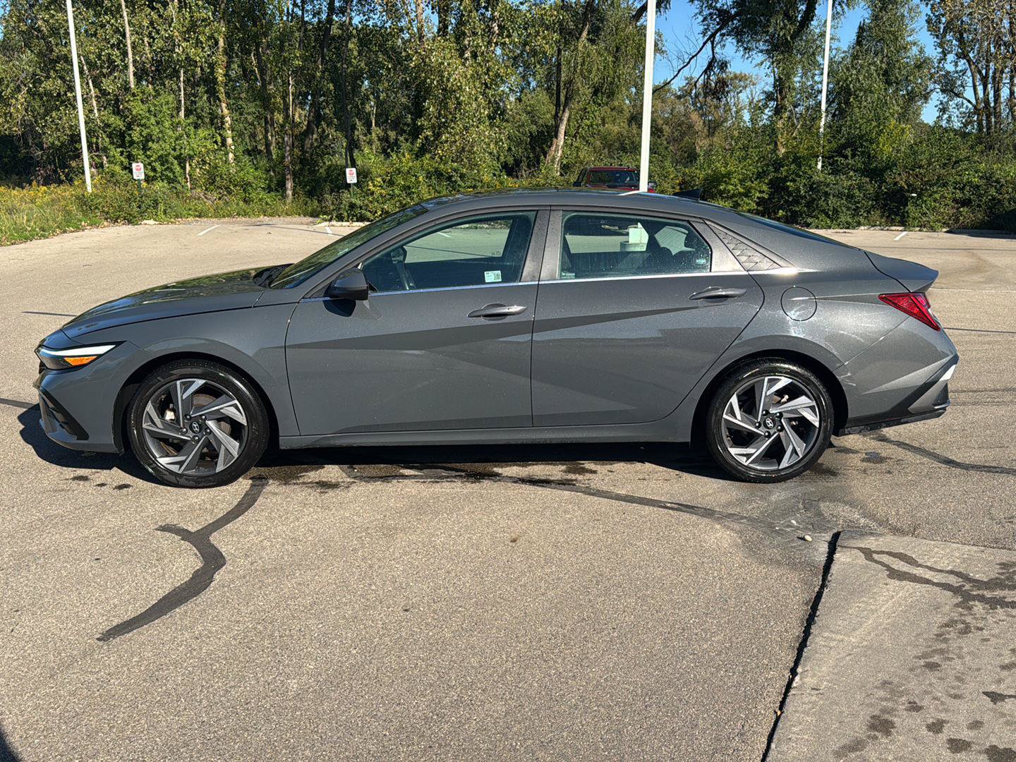 Used 2025 Hyundai Elantra SEL FWD image 2