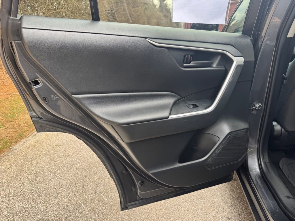 Used 2021 Toyota RAV4 LE image 18