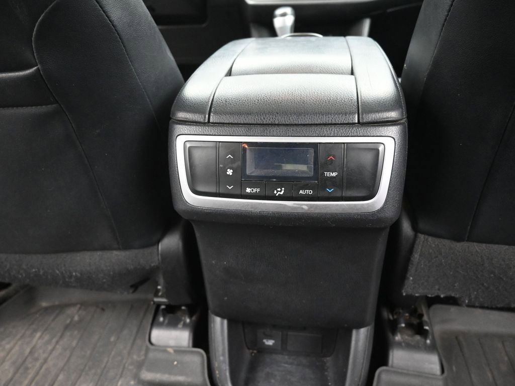 Used 2017 Toyota Highlander XLE image 10