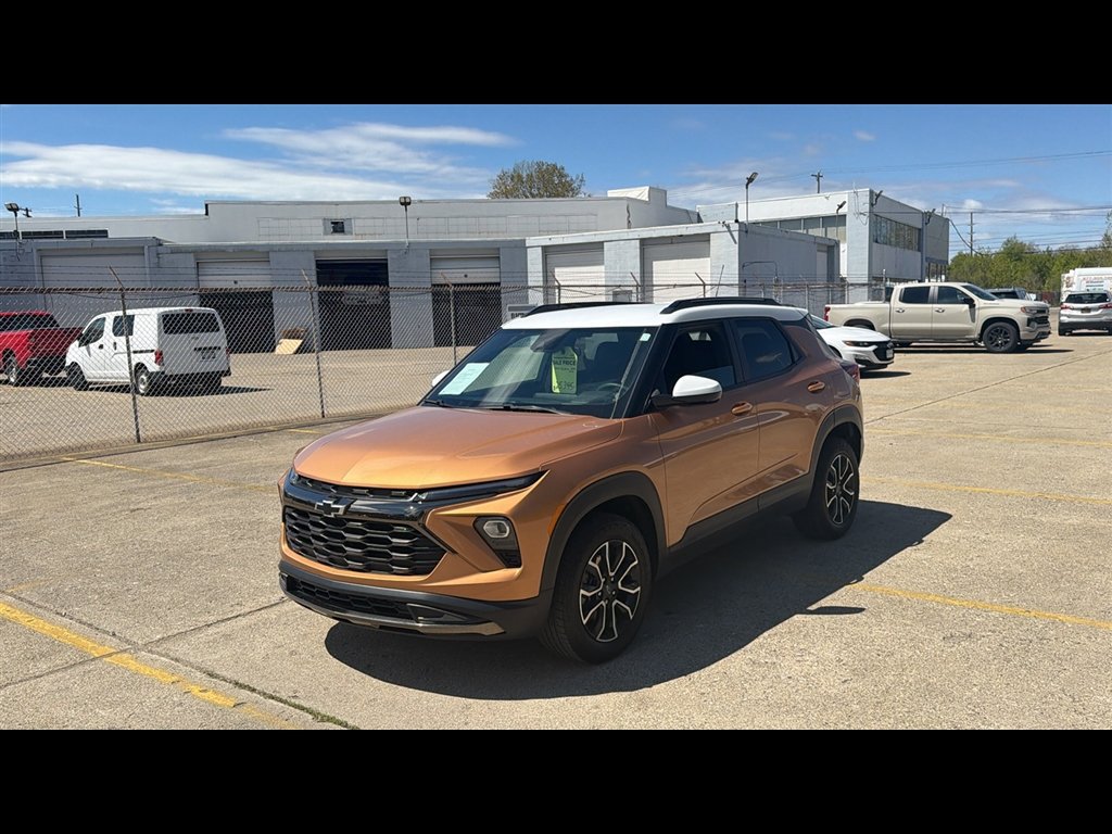 Used 2024 Chevrolet TrailBlazer ACTIV AWD/4WD image 2