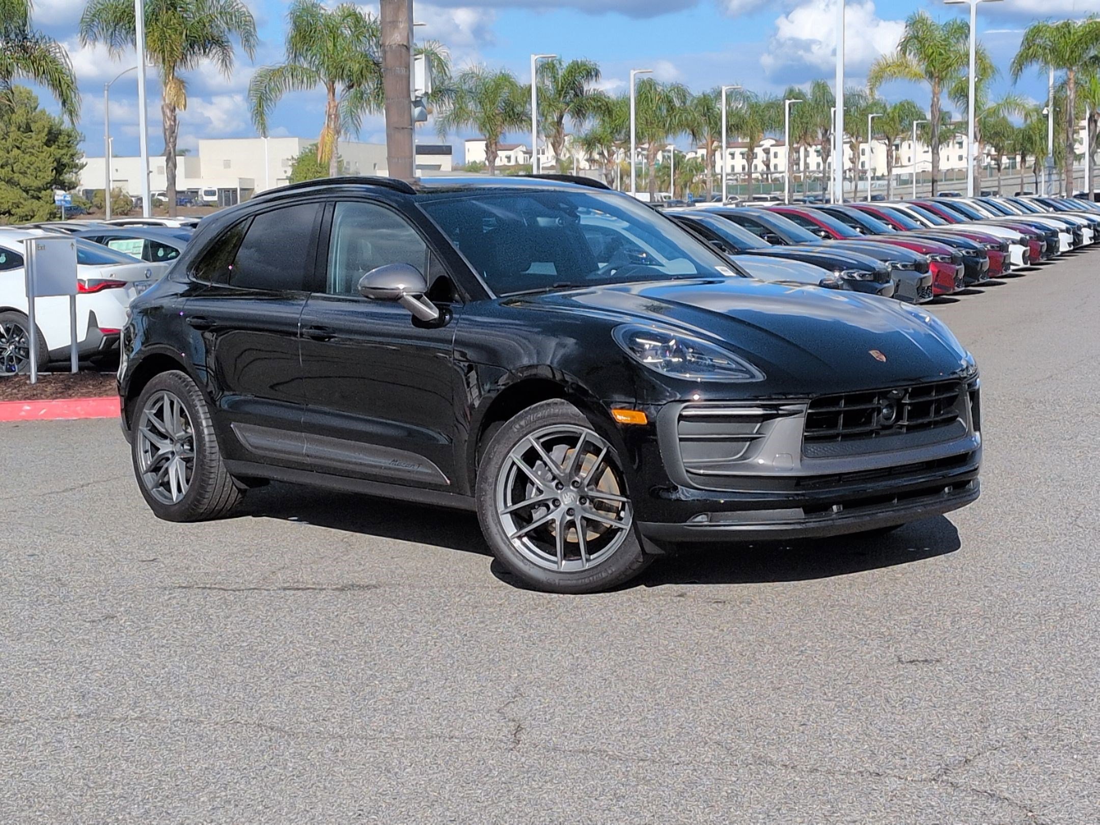Used 2025 Porsche Macan Turbo image 2