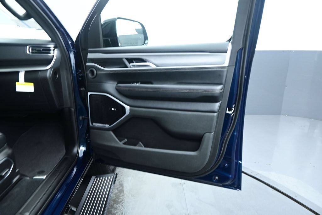 New 2026 Jeep Grand Wagoneer Limited AWD/4WD image 22