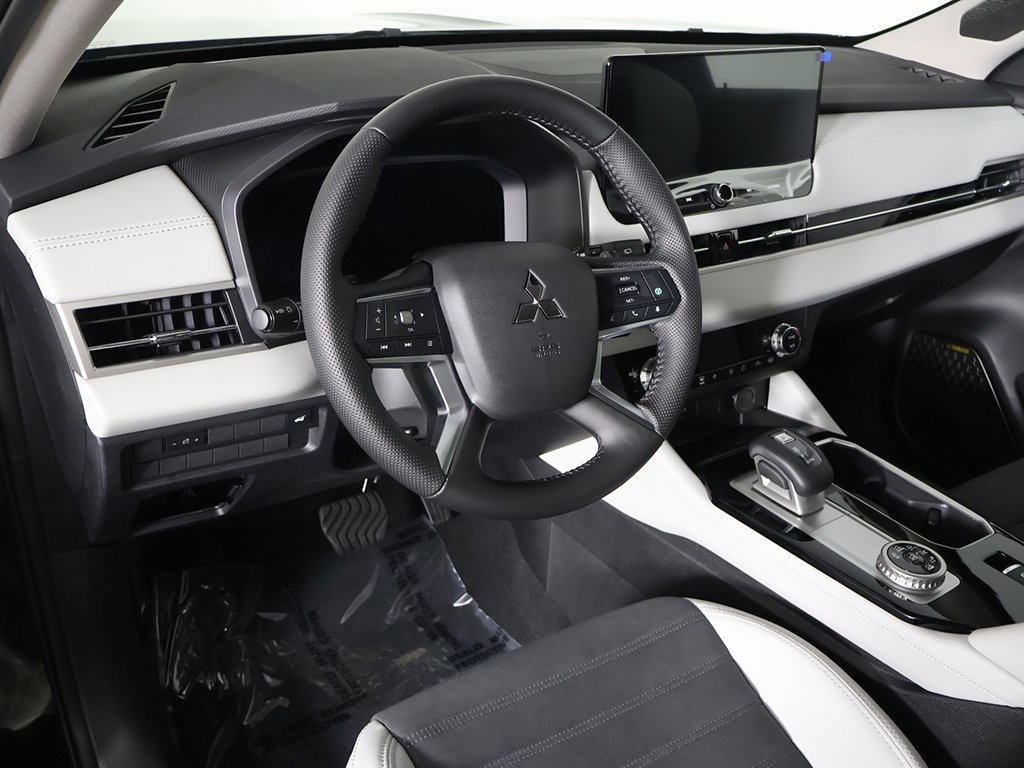 New 2025 Mitsubishi Outlander SE image 31