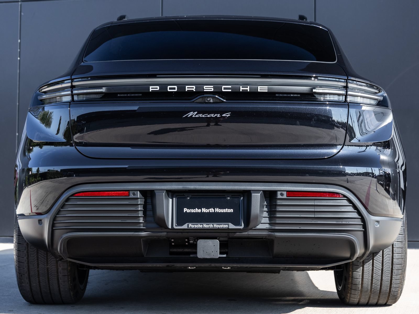 Used 2025 Porsche Macan 4 Electric AWD/4WD image 10