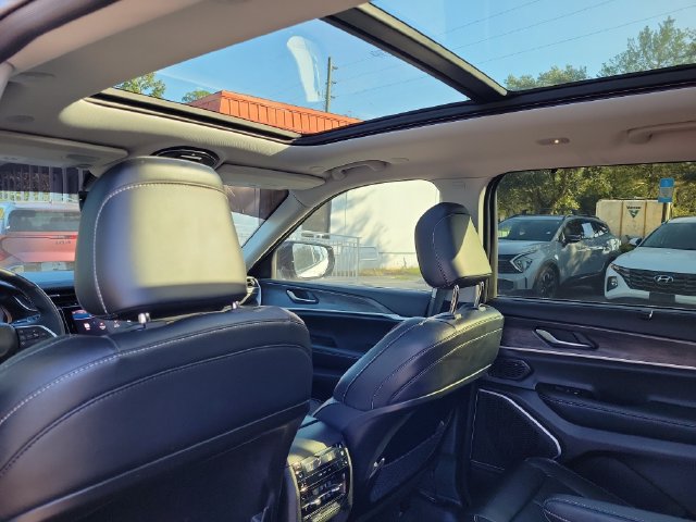 Used 2022 Jeep Grand Cherokee L Limited w/ Luxury Tech Group II AWD/4WD image 14