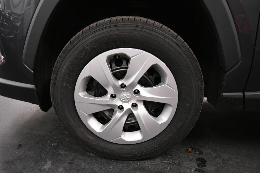 Certified 2023 Toyota RAV4 LE image 31