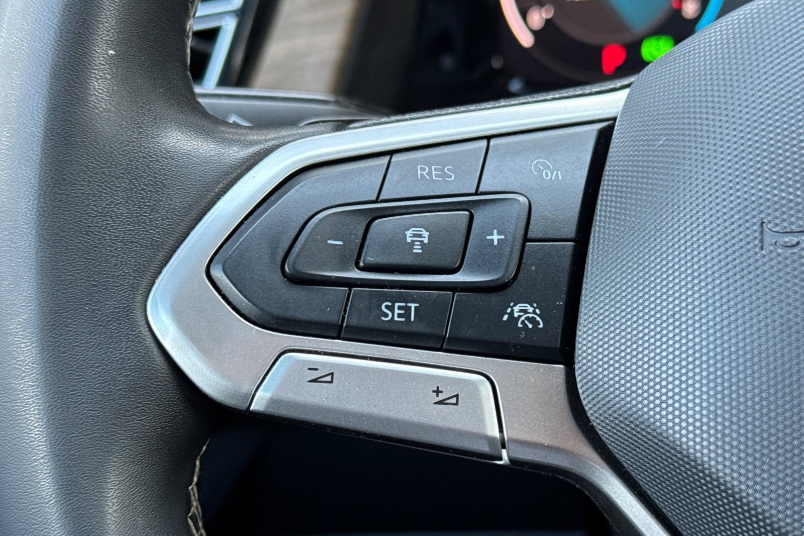 Used 2024 Volkswagen Atlas SE AWD/4WD image 36