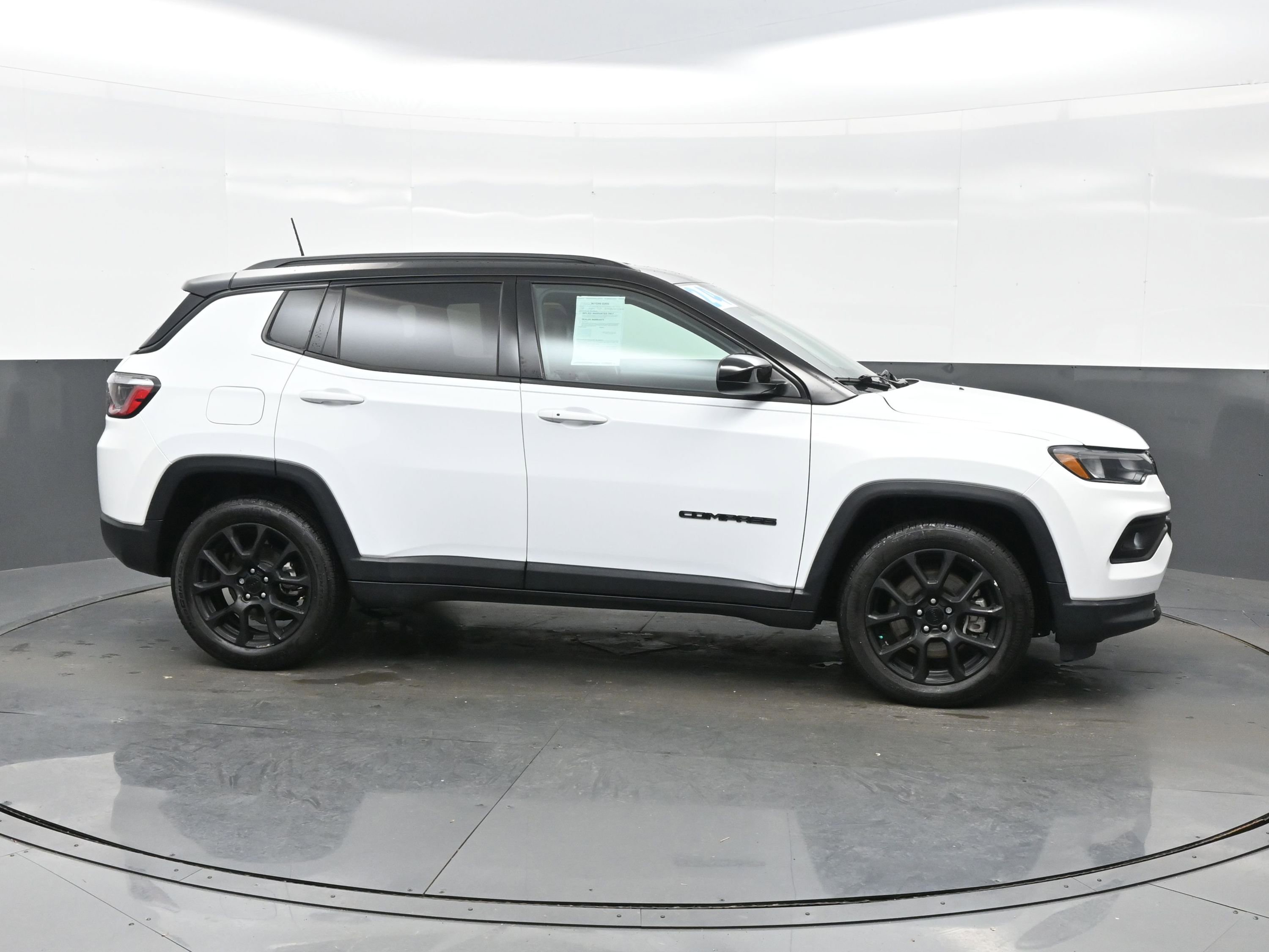 Used 2024 Jeep Compass Latitude w/ Convenience Group image 7