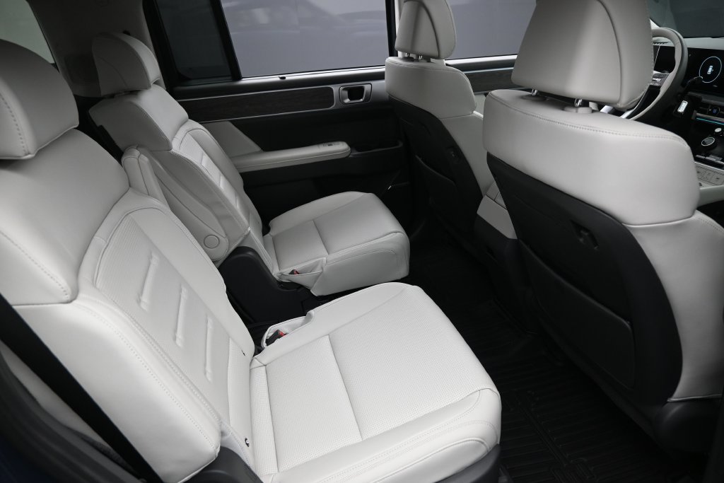 Used 2025 Hyundai Santa Fe Calligraphy FWD image 31