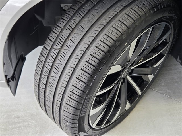 Certified 2025 Volvo XC90 B5 Plus image 27