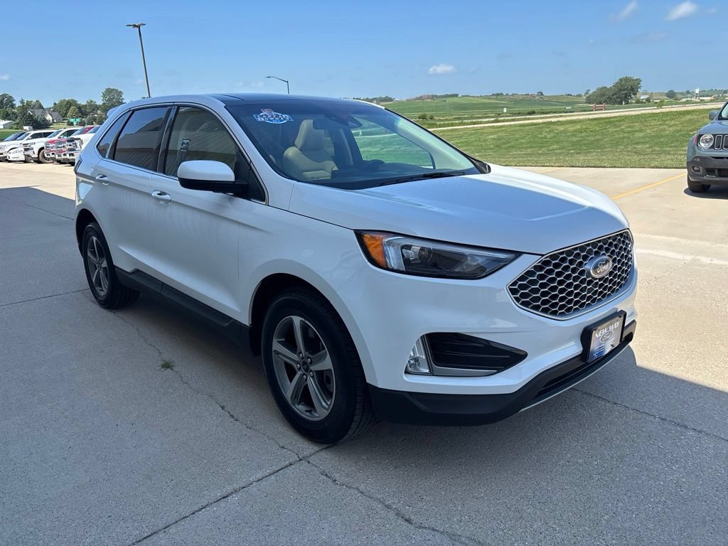 Used 2023 Ford Edge SEL w/ Convenience Package AWD/4WD image 3