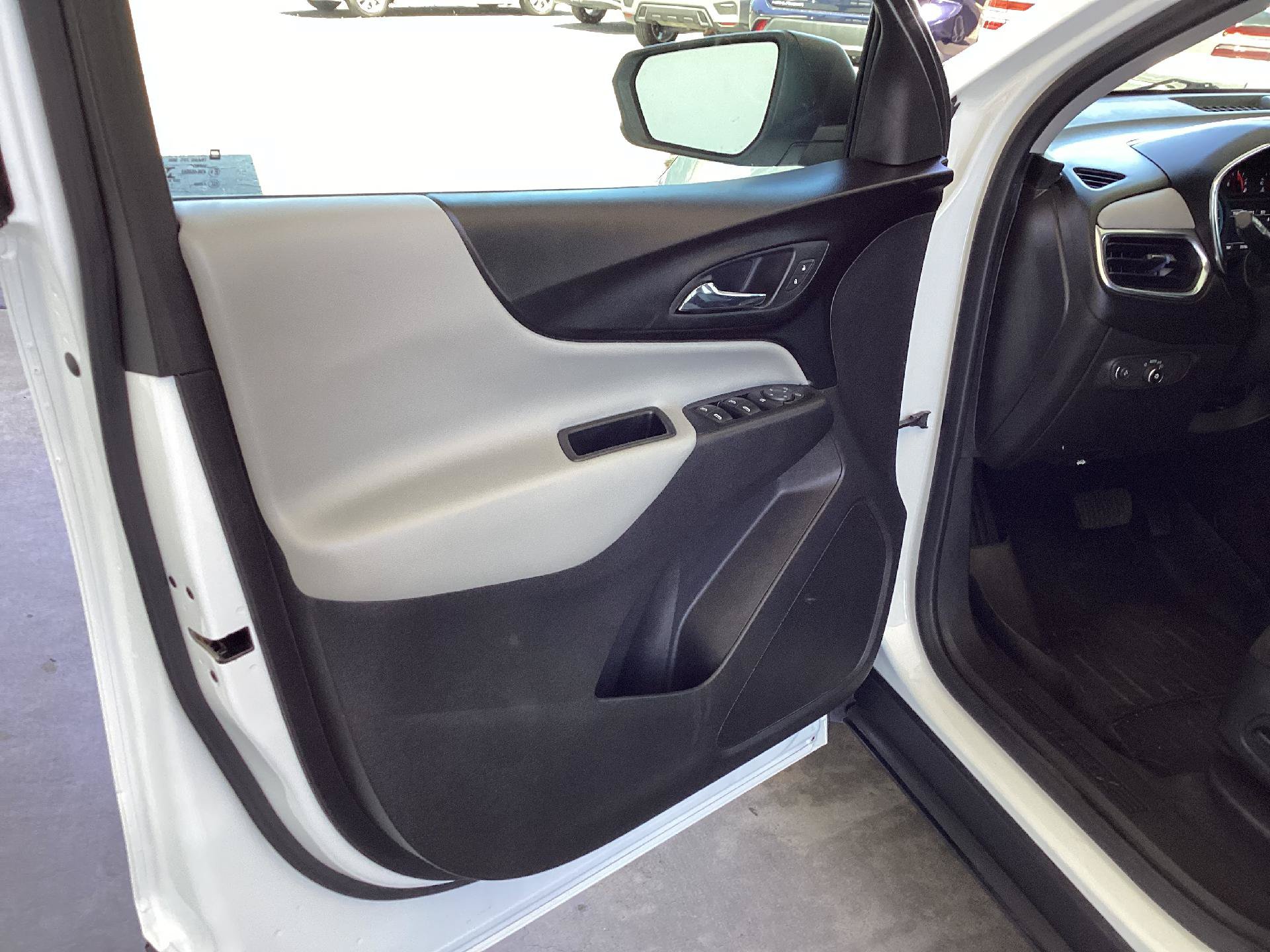 Used 2019 Chevrolet Equinox LS w/ LS Convenience Package AWD/4WD image 9