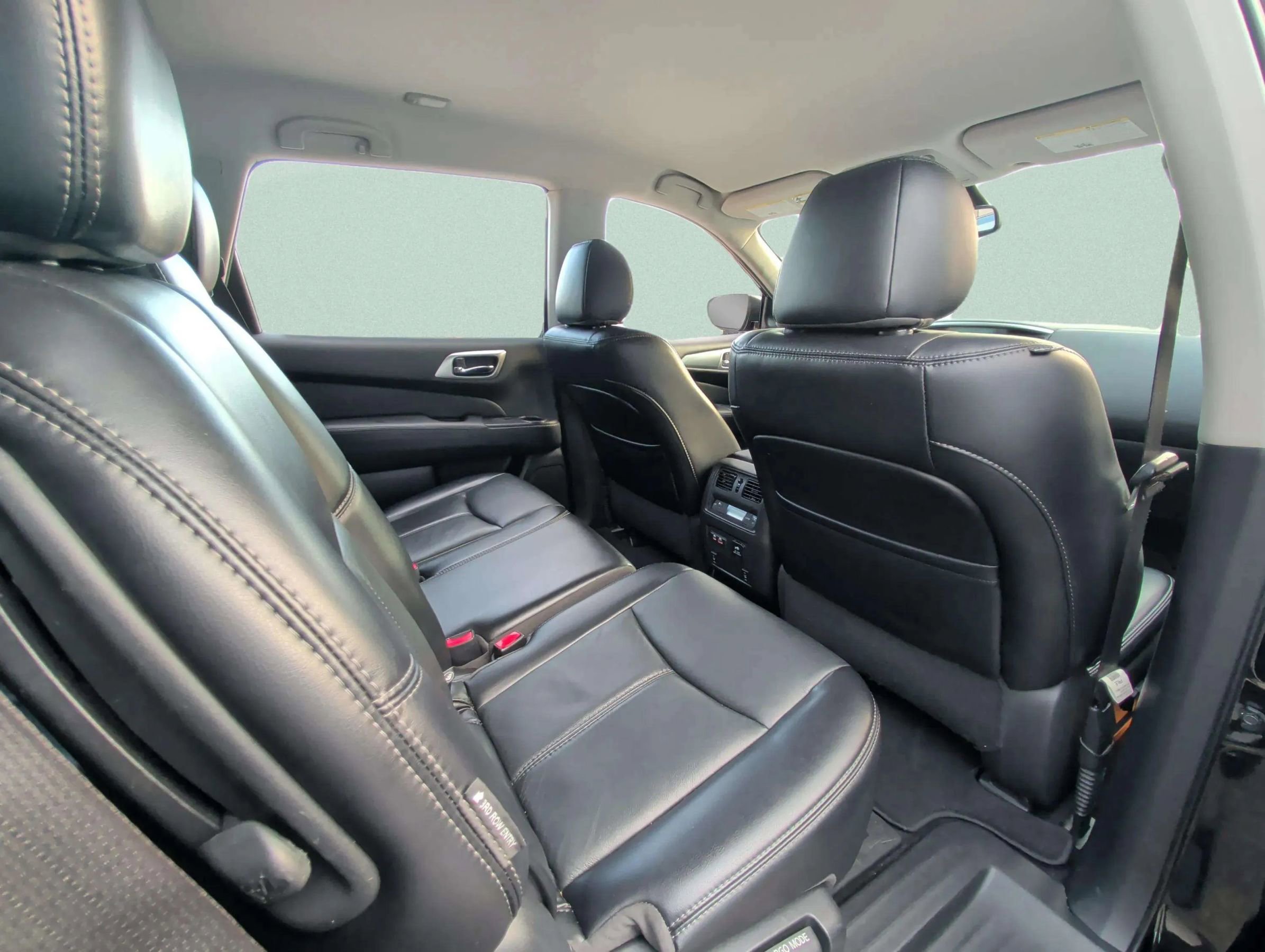 Used 2020 Nissan Pathfinder SL image 25