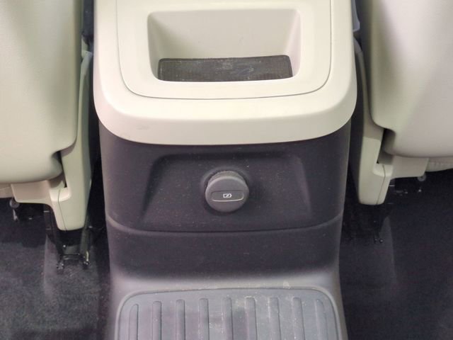 Used 2022 Volvo XC60 T8 Inscription w/ Advanced Package image 25