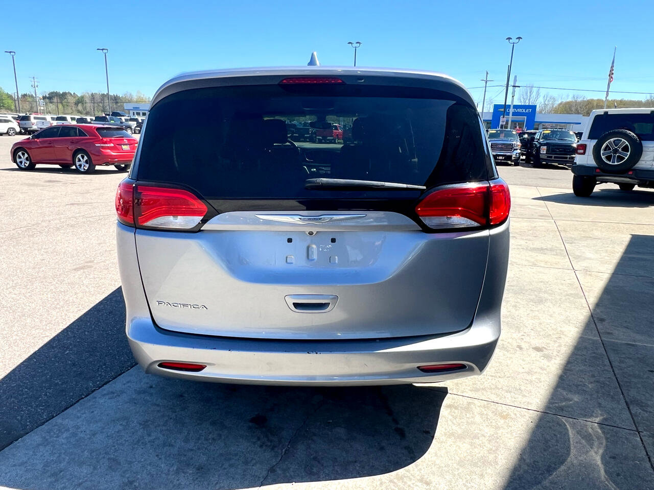 Used 2017 Chrysler Pacifica Touring w/ Tire & Wheel Group image 6