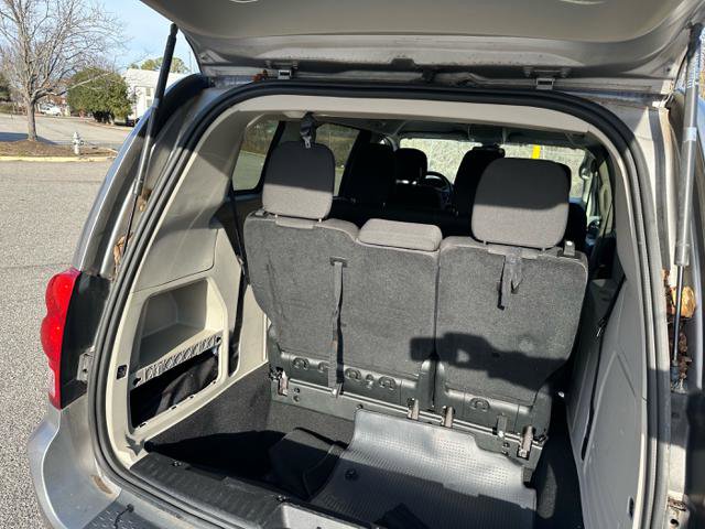 Used 2018 Dodge Grand Caravan SE w/ UConnect Hands-Free Group image 17