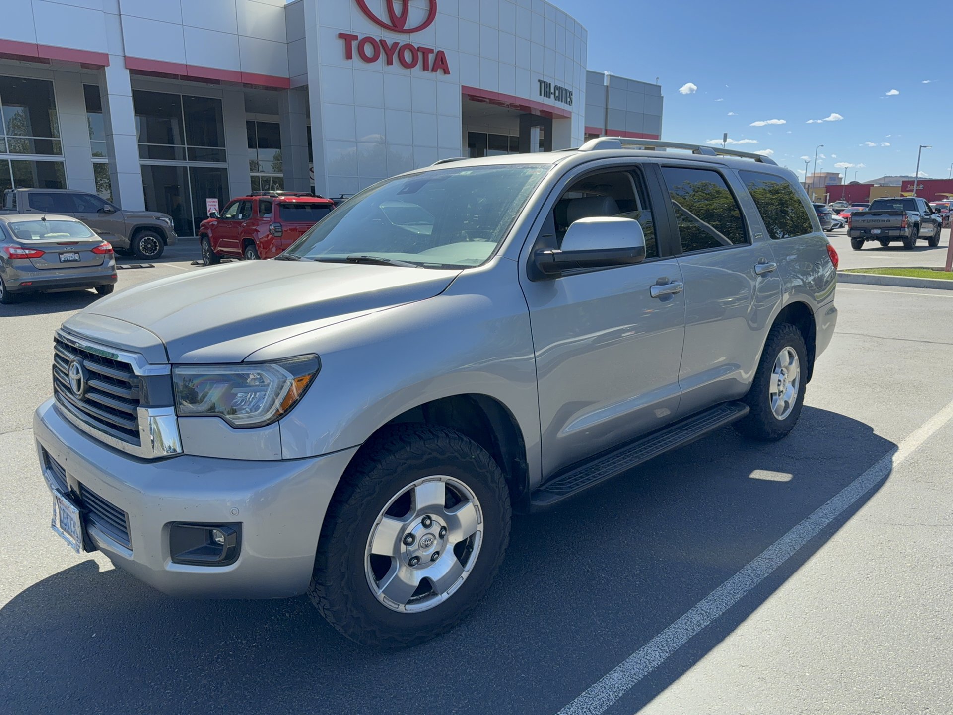 Used 2019 Toyota Sequoia SR5 AWD/4WD image 1
