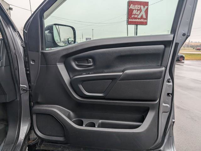 Used 2017 Nissan Titan S image 22