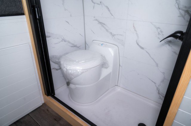 Used 2024 Mercedes-Benz Sprinter 2500 image 26