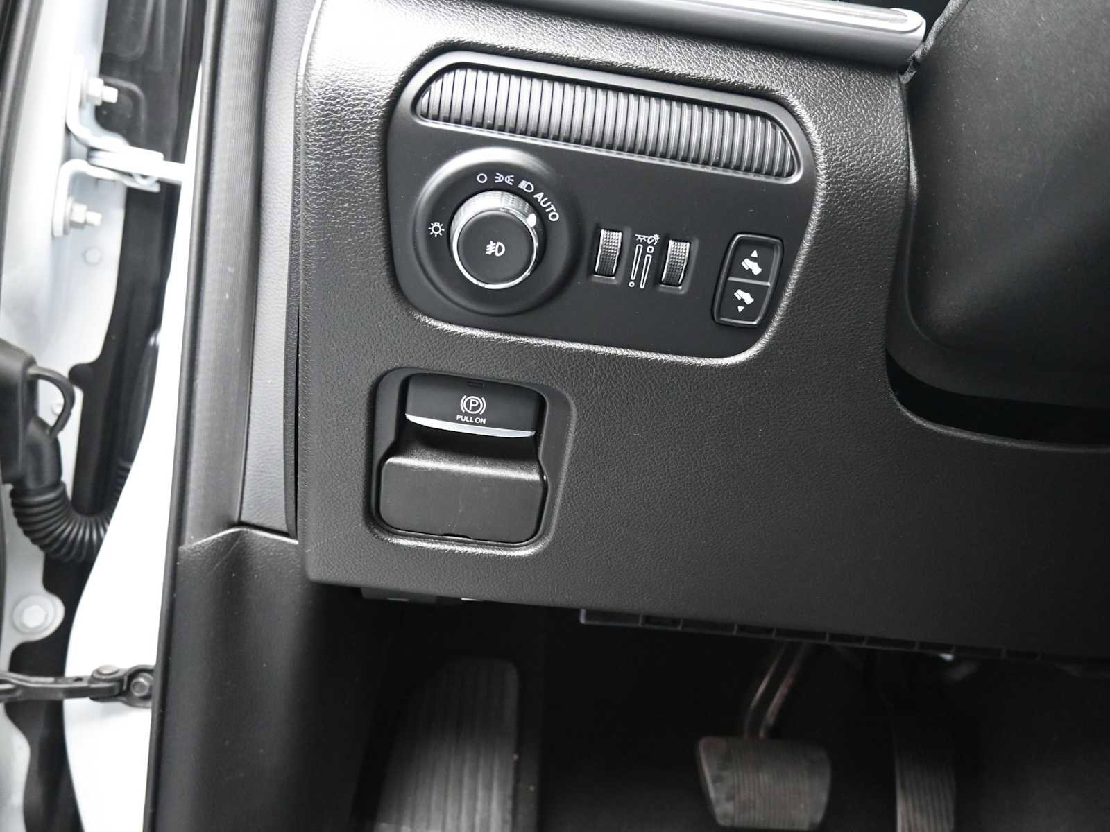 Used 2023 Jeep Wagoneer L Series III w/ Preferred Equipment Group image 11