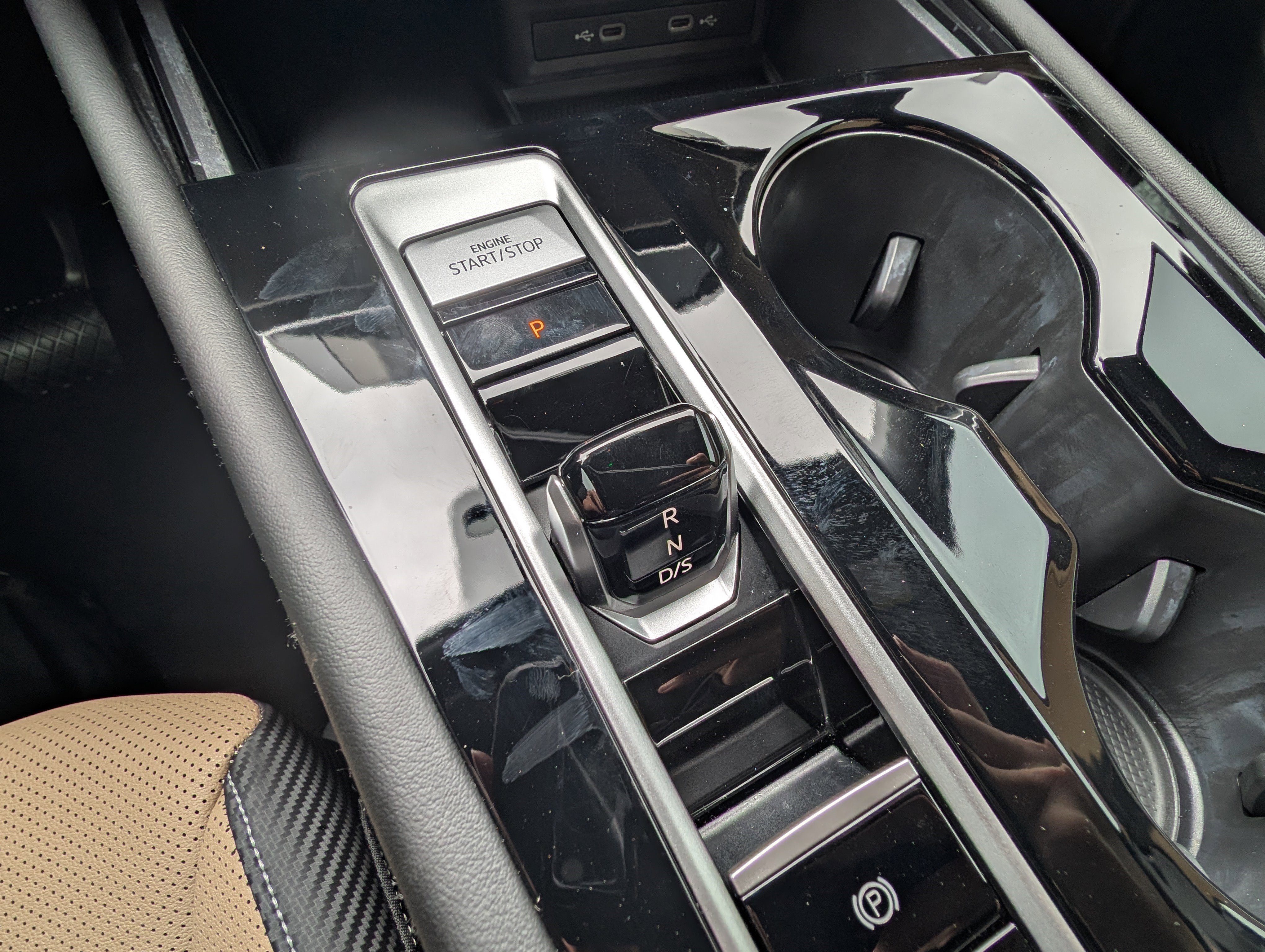 Used 2024 Volkswagen Atlas Cross Sport SE image 31