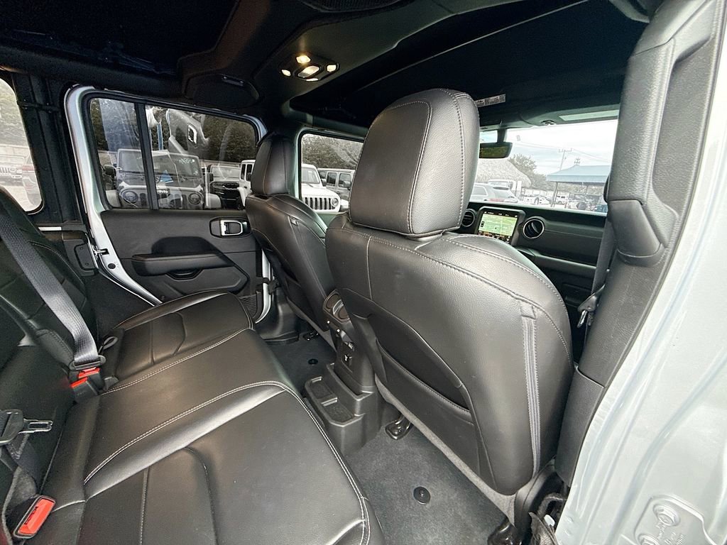 Used 2022 Jeep Wrangler Unlimited Sahara image 32