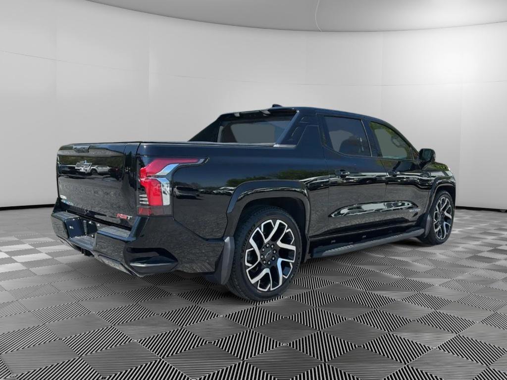 Used 2024 Chevrolet Silverado EV RST AWD/4WD image 4