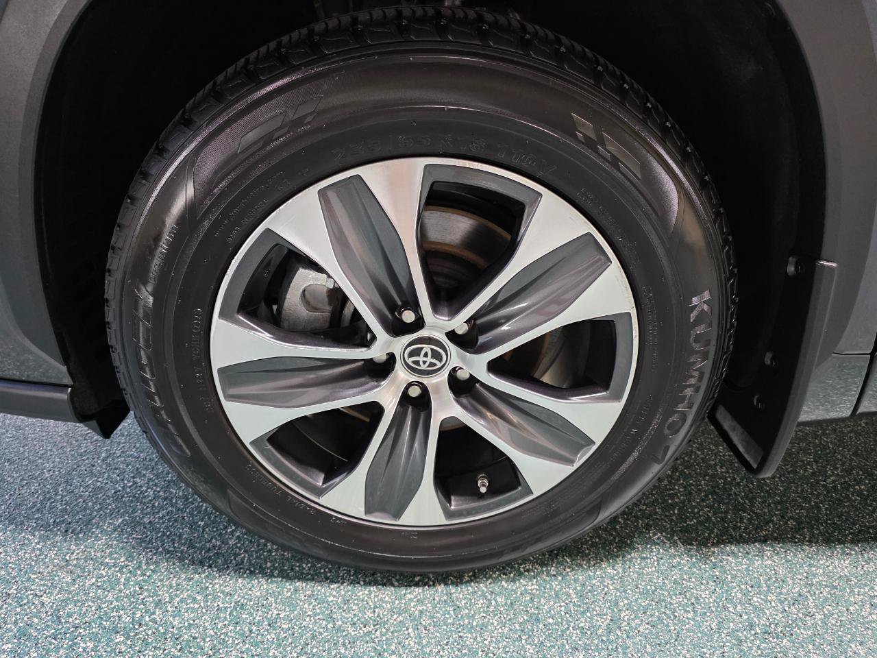 Used 2022 Toyota Highlander XLE AWD/4WD image 12