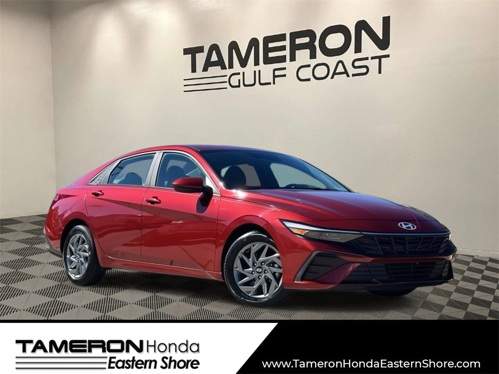 Used 2024 Hyundai Elantra SEL image 1