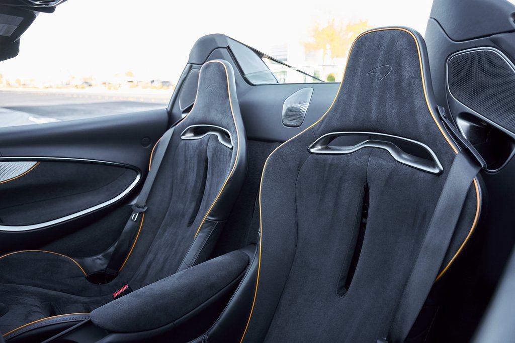 Used 2025 McLaren Artura Spider RWD image 49