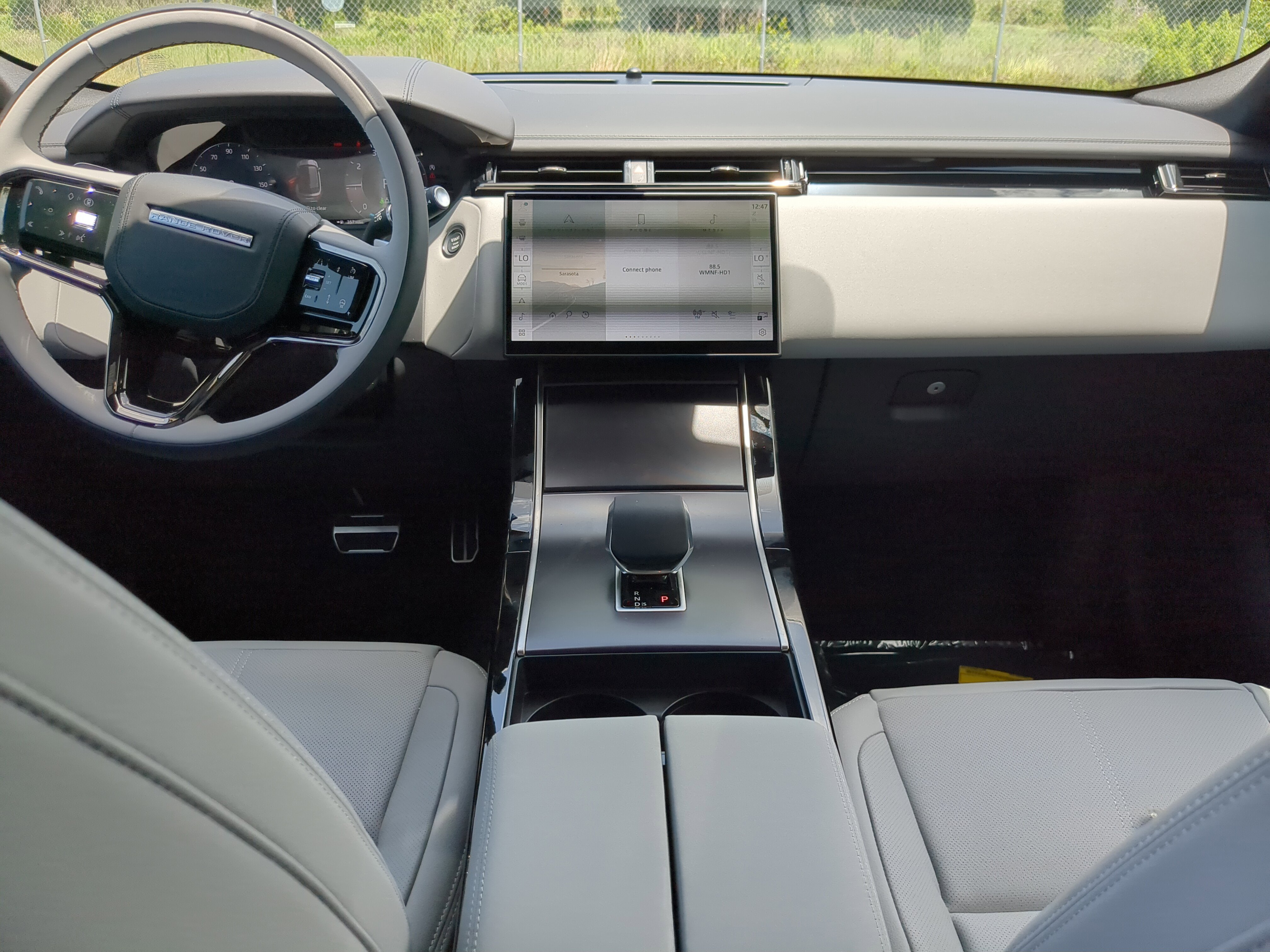 New 2026 Land Rover Range Rover Velar Dynamic SE image 15