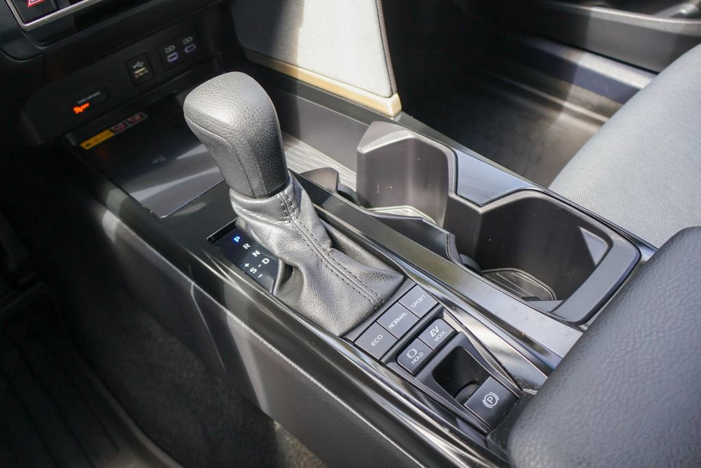 Used 2025 Toyota Camry LE AWD/4WD image 17