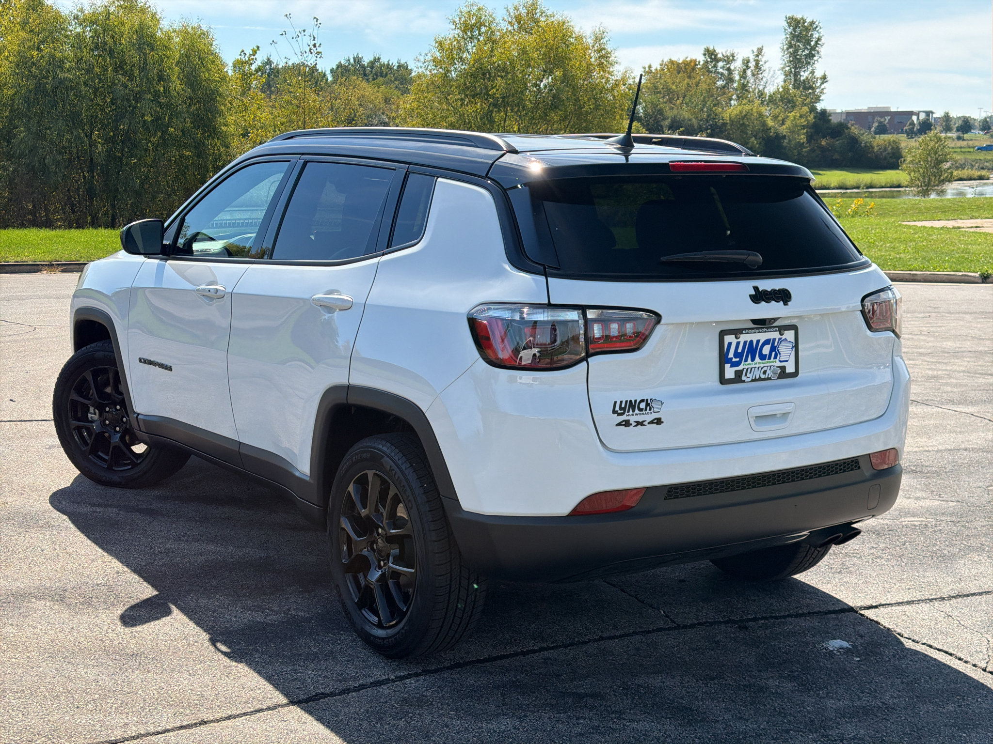 Used 2022 Jeep Compass Latitude w/ Convenience Group AWD/4WD image 2