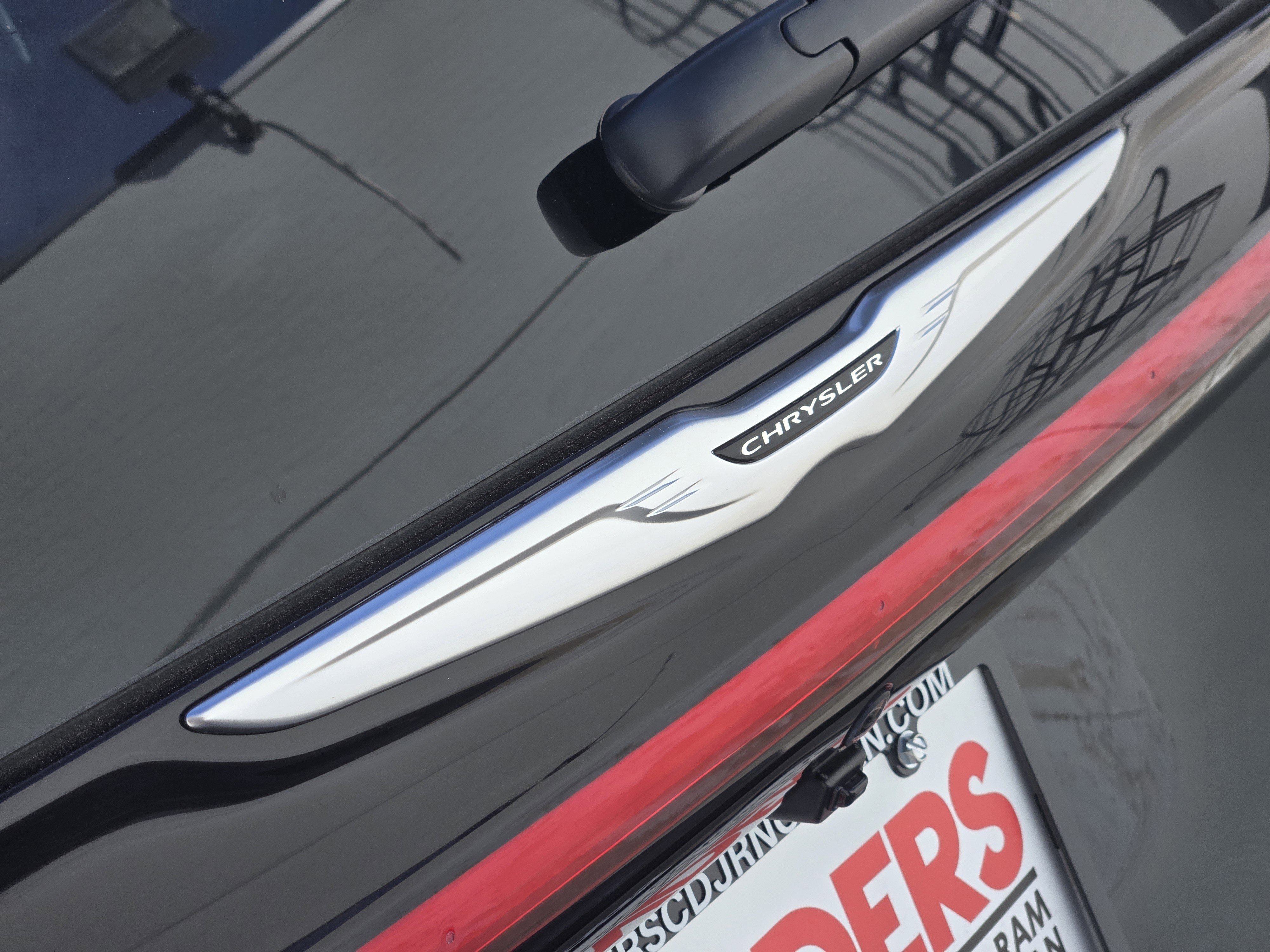 New 2026 Chrysler Pacifica Limited image 7