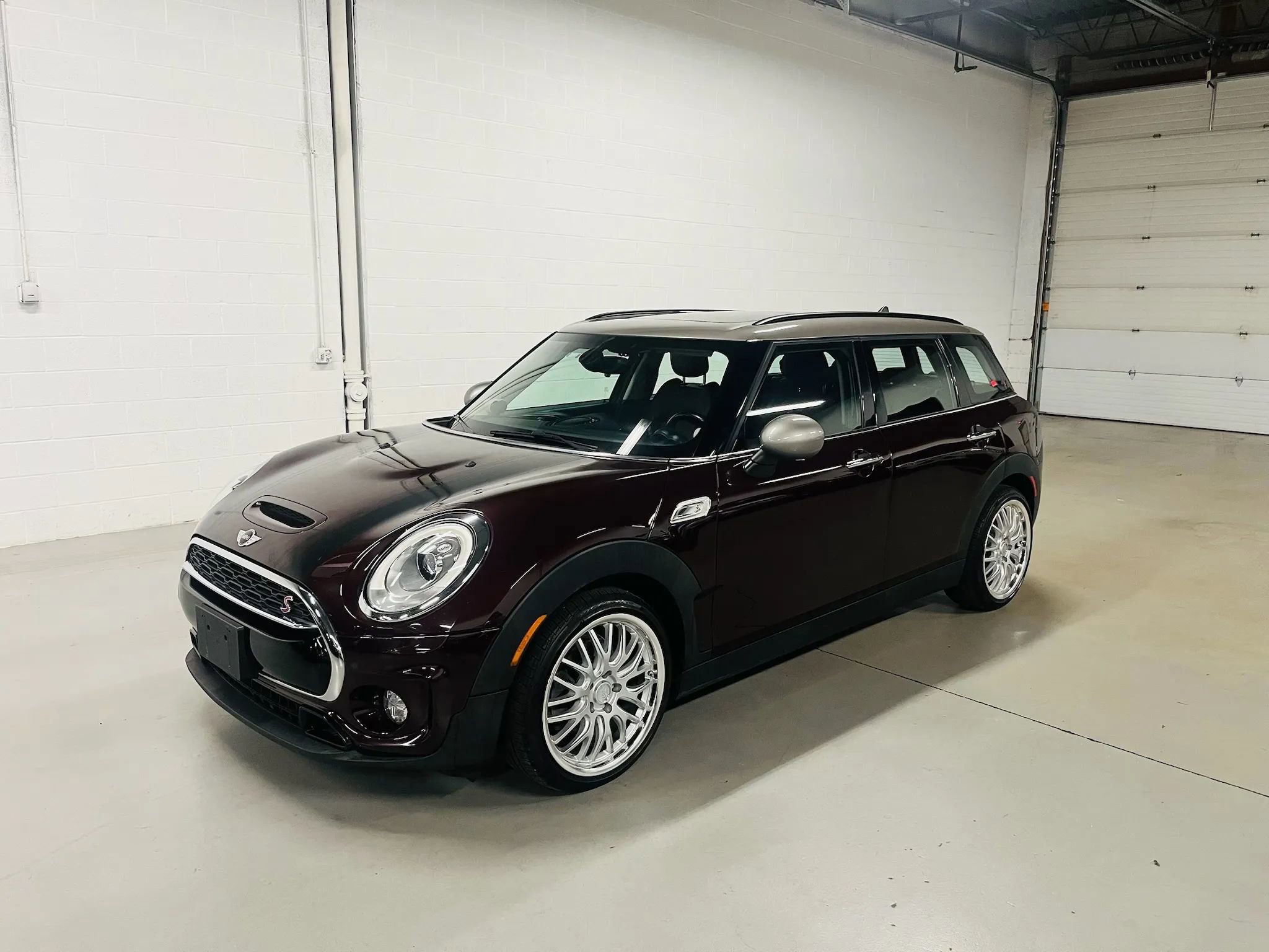 Used 2016 MINI Cooper Clubman S image 2