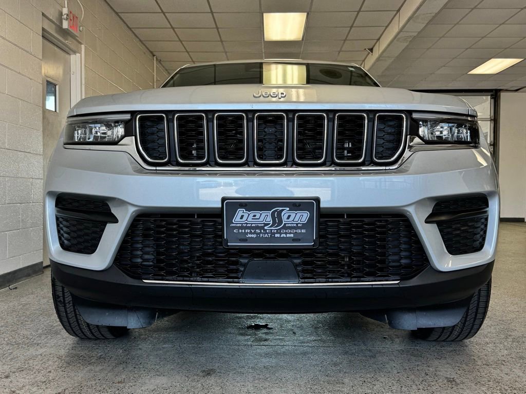 Certified 2025 Jeep Grand Cherokee Laredo X w/ Trailer Tow Package RWD image 3