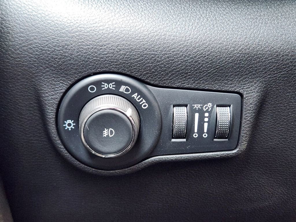 Used 2025 Jeep Compass Latitude AWD/4WD image 22